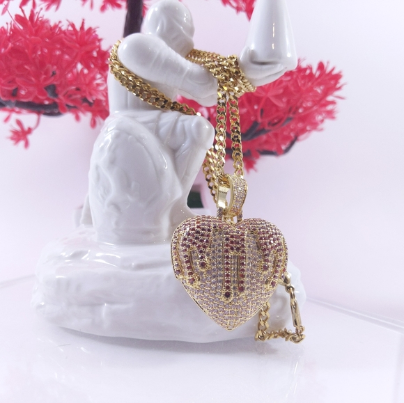 💚 Icy Bloody Heart + 24" Cuban Chain - Picture 3 of 8